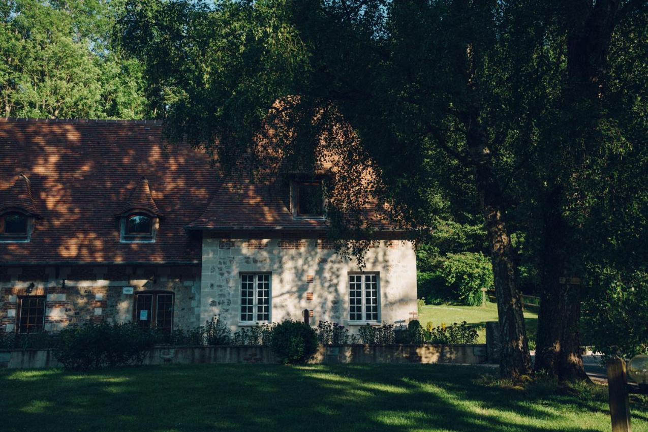 Le Prieure Des Fontaines Hotell Les Preaux Exteriör bild