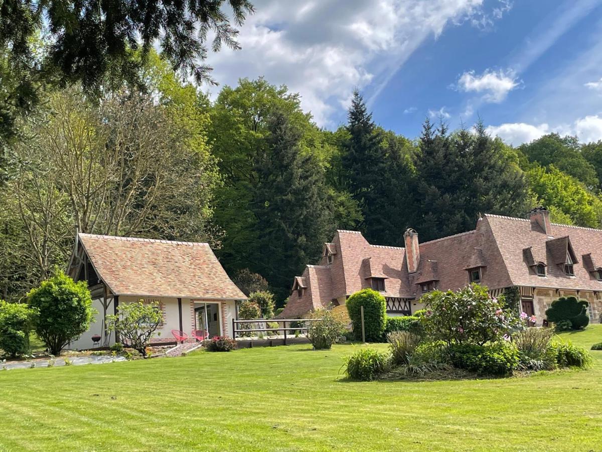 Le Prieure Des Fontaines Hotell Les Preaux Exteriör bild